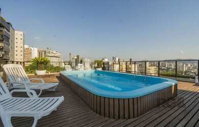 Imagem: O apartamento possui 2 Dormitórios, 2 Banheiros, 2 Vagas na