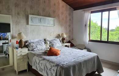 Imagem: A casa em condomínio possui 4 Dormitórios, 5 Banheiros, 5