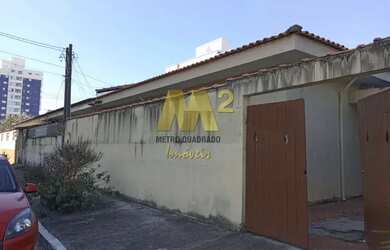 Imagem: A casa possui 2 Dormitórios, 1 Banheiro, 2 Vagas na garagem