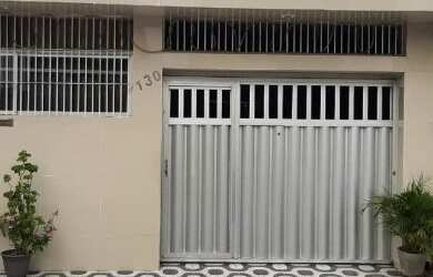 Imagem: A casa possui 3 Dormitórios, 3 Banheiros, 1 Vaga na garagem