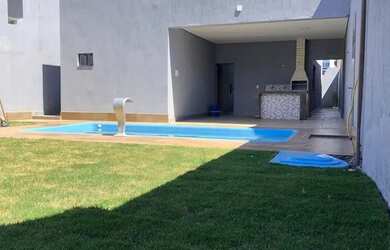 Imagem: A casa possui 3 Dormitórios, 3 Banheiros, 3 Vagas na garagem