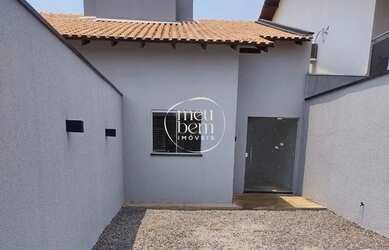 Imagem: A casa possui 2 Dormitórios, 2 Banheiros, 2 Vagas na garagem