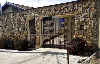 Imagem: A casa possui 3 Dormitórios, 3 Banheiros, 5 Vagas na garagem