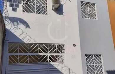 Imagem: A casa possui 3 Dormitórios, 1 Banheiro, 1 Vaga na garagem