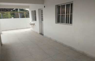 Imagem: A casa possui 3 Dormitórios, 1 Banheiro, 1 Vaga na garagem