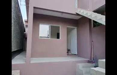 Imagem: A casa possui 2 Dormitórios, 1 Banheiro, 2 Vagas na garagem