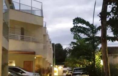 Imagem: A casa possui 4 Dormitórios, 5 Banheiros, 2 Vagas na garagem