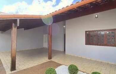 Imagem: A casa possui 3 Dormitórios, 2 Banheiros, 145m² de Área e