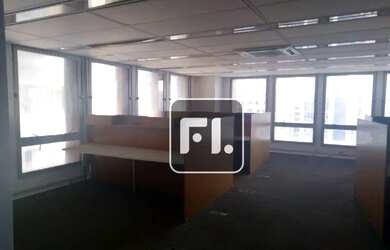 Imagem: O depósito possui 4 Vagas na garagem, 351m² de Área e está