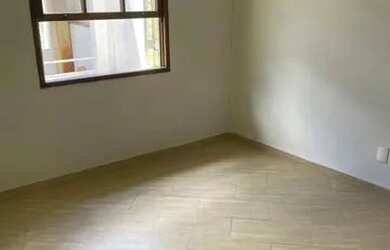 Imagem: A casa possui 3 Dormitórios, 2 Banheiros, 1 Vaga na garagem