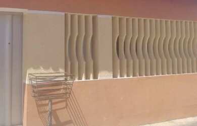 Imagem: A casa possui 1 Dormitório, 1 Banheiro, 1 Vaga na garagem e