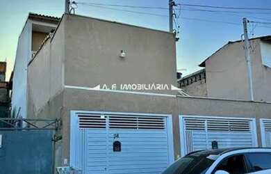 Imagem: A casa possui 2 Dormitórios, 3 Banheiros, 2 Vagas na garagem