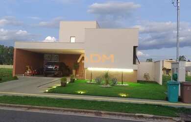 Imagem: A casa possui 3 Dormitórios, 3 Banheiros, 2 Vagas na garagem