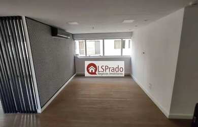 Imagem: O depósito possui 4 Vagas na garagem, 160m² de Área e está