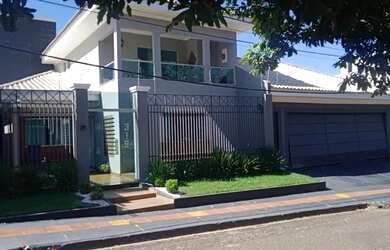 Imagem: A casa possui 5 Dormitórios, 4 Banheiros, 3 Vagas na garagem