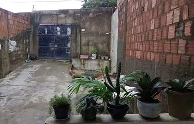 Imagem: A casa possui 2 Dormitórios, 1 Banheiro e 1 Vaga na garagem