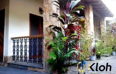 Imagem: A casa possui 5 Dormitórios, 4 Banheiros, 4 Vagas na garagem