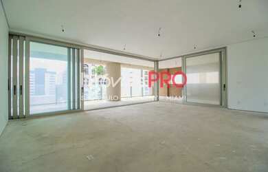 Imagem: O apartamento possui 4 Dormitórios, 5 Banheiros, 4 Vagas na