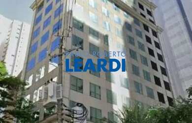 Imagem: O depósito possui 5 Vagas na garagem, 227m² de Área e está