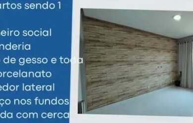 Imagem: A casa possui 2 Dormitórios, 2 Banheiros, 2 Vagas na garagem