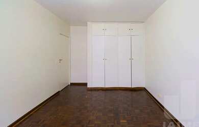 Imagem 12: Apartamento amplo em área nobre, 4 dormitórios sendo 2 suítes e 2 vagas...