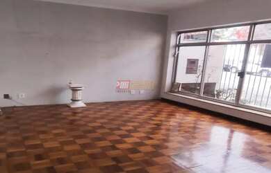 Imagem: A casa possui 3 Dormitórios, 4 Banheiros, 3 Vagas na garagem