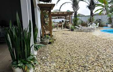 Imagem 9: Casa com 210 m² em localização privilegiada com área de festas e piscina