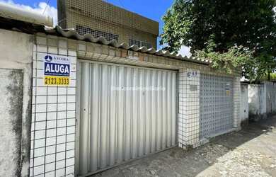 Imagem: A casa possui 3 Dormitórios, 2 Banheiros, 1 Vaga na garagem