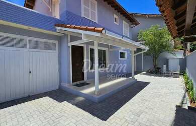 Imagem: A casa em condomínio possui 4 Dormitórios, 4 Banheiros, 2