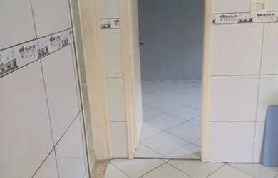 Imagem: A casa à venda possui 2 Dormitórios, 1 Banheiro, 1 Vaga na