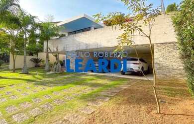 Imagem: A casa em condomínio possui 4 Dormitórios, 5 Banheiros, 4