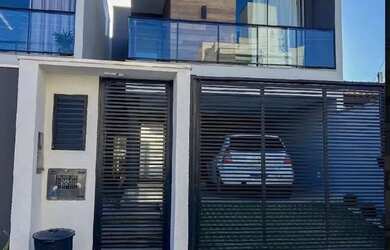 Imagem: A casa possui 3 Dormitórios, 3 Banheiros, 2 Vagas na garagem