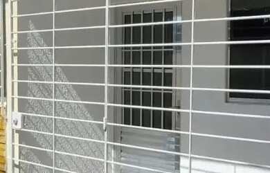 Imagem: A casa possui 2 Dormitórios, 1 Banheiro, 1 Vaga na garagem