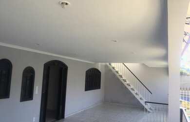 Imagem 2: Alugo linda casa gigante. Peço deposito de 3 meses o valor do aluguel