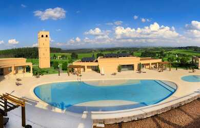 Imagem: O terreno possui 1.500m² de Área e está localizado em Porto