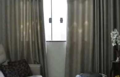 Imagem: A casa possui 2 Dormitórios, 2 Banheiros, 2 Vagas na garagem