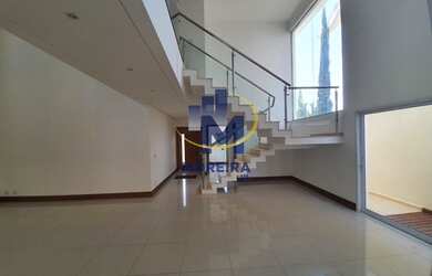 Imagem: A casa possui 4 Dormitórios, 5 Banheiros, 2 Vagas na garagem