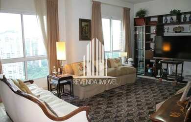 Imagem: O apartamento possui 4 Dormitórios, 5 Banheiros, 5 Vagas na