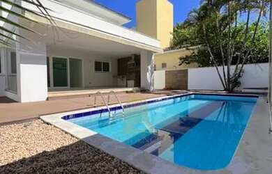 Imagem: A casa em condomínio possui 4 Dormitórios, 5 Banheiros, 4