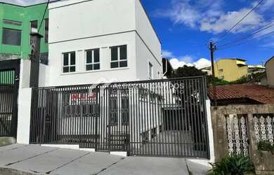 Imagem: O depósito possui 5 Vagas na garagem, 650m² de Área e está