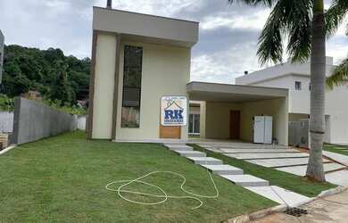 Imagem: A casa possui 3 Dormitórios, 4 Banheiros, 4 Vagas na garagem