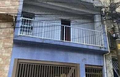 Imagem: A casa possui 2 Dormitórios, 2 Banheiros, 2 Vagas na garagem