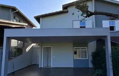 Imagem: A casa em condomínio possui 4 Dormitórios, 4 Banheiros, 2