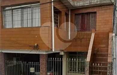 Imagem: A casa possui 4 Dormitórios, 2 Banheiros, 2 Vagas na garagem