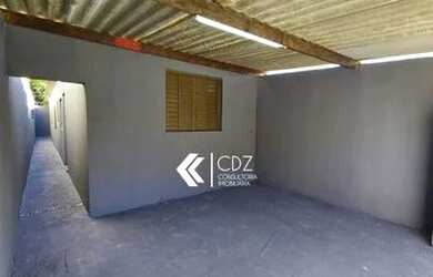 Imagem: A casa possui 3 Dormitórios, 1 Banheiro, 1 Vaga na garagem