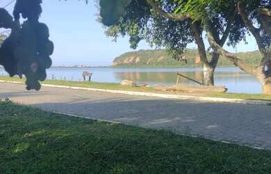 Imagem: A casa possui 3 Dormitórios, 3 Banheiros, 2 Vagas na garagem