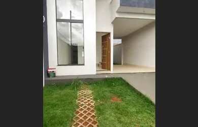 Imagem: A casa possui 3 Dormitórios, 2 Banheiros, 2 Vagas na garagem