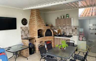 Imagem: A casa em condomínio possui 2 Dormitórios, 2 Banheiros, 2