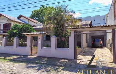 Imagem: A casa possui 4 Dormitórios, 1 Banheiro, 2 Vagas na garagem