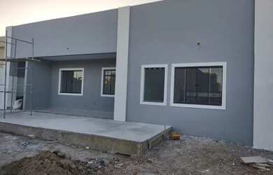 Imagem: A casa possui 2 Dormitórios, 1 Banheiro, 2 Vagas na garagem